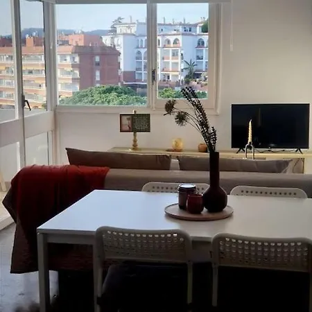 Somriu Fenals Platja Apartment *